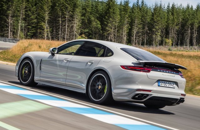 Hat pályán döntött rekordot a legerősebb Panamera