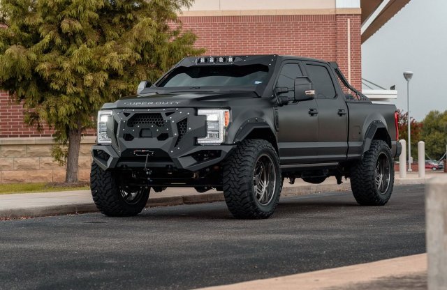 Ez születne, ha Batman egy Fordra váltana