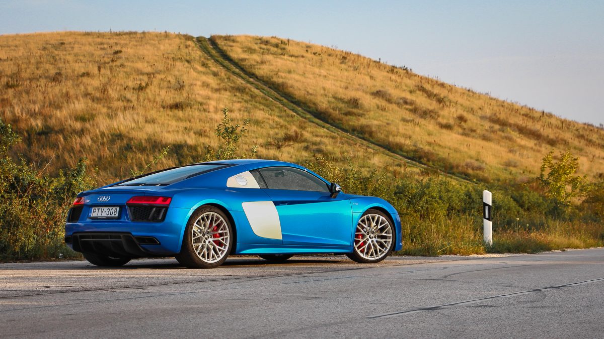 AUDI R8