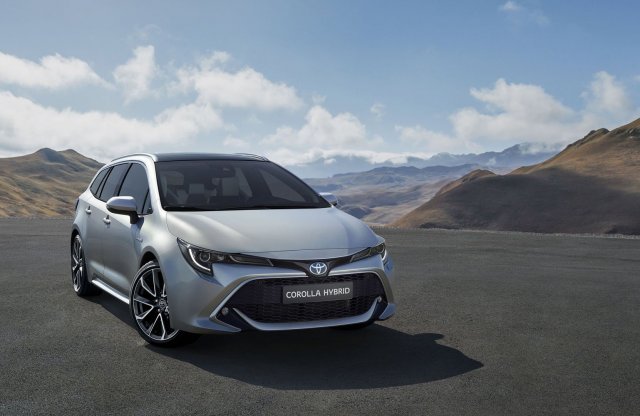 Megérkezett a csak benzinmotorral készülő kombi Toyota Corolla