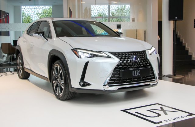 Ha unalmas a limuzin, új SUV is van a Lexusnál!