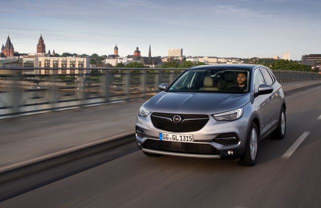 Benzines turbómotorral erősít az Opel Grandland X