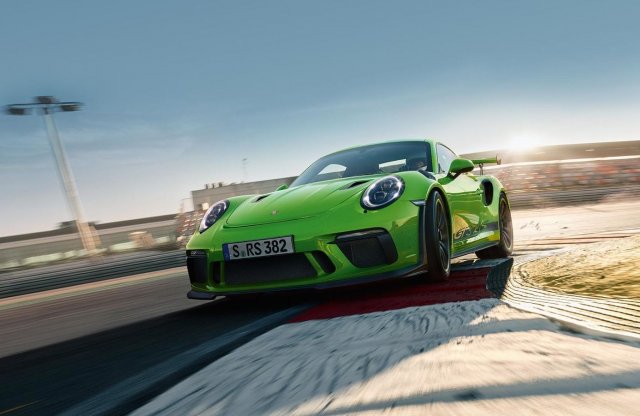 Szellemautók a Porsche modellek szélvédőin