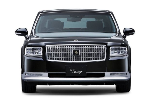 A Toyota nem aprózza el: durva hibrid limuzin érkezik!