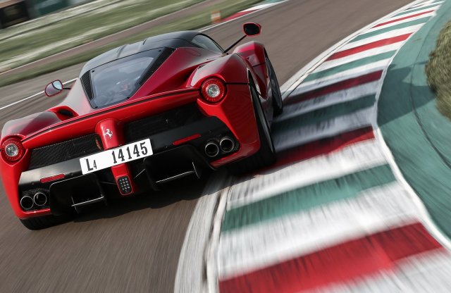 Nyomás alatt a Ferrari: 2022-re jelentős növekedés a cél