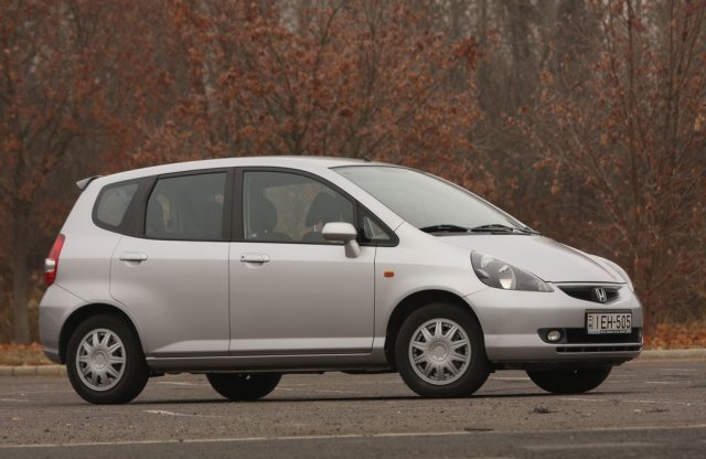 Milyen olajat töltsek a 16 éves Honda Jazzbe?