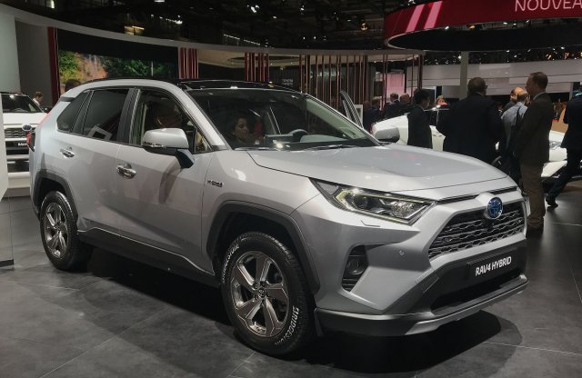 4,5 literes fogyasztást hoz az ötödik generációs Toyota RAV4
