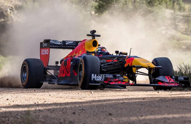 Na, így kell jó promóvideót csinálni!