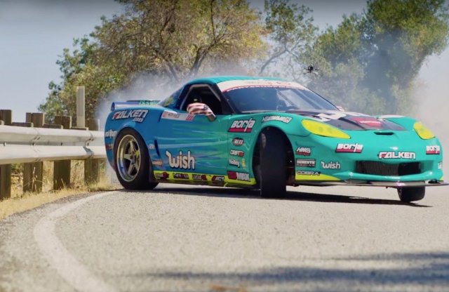 Így gumizza fel egy ezer lóerős Corvette a hegyoldalt!