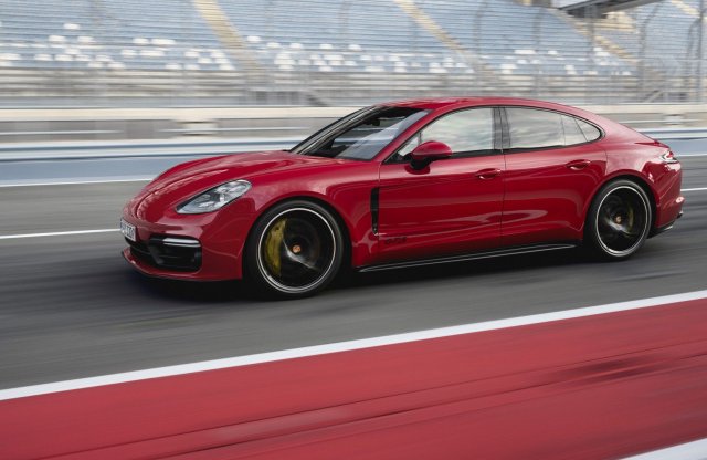 460 lóerővel érkezett a legújabb Porsche Panamera
