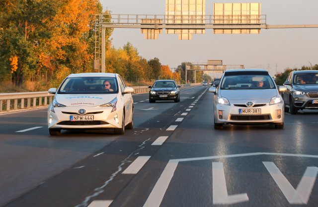 Mennyit megy egy hibrid benzinégetés nélkül? Megmértük!