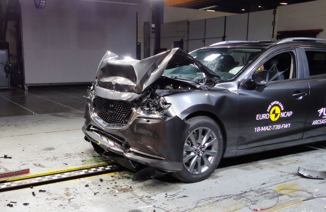 Töréstesztre vitték az itthon is gyártott Mercedes A-osztályt