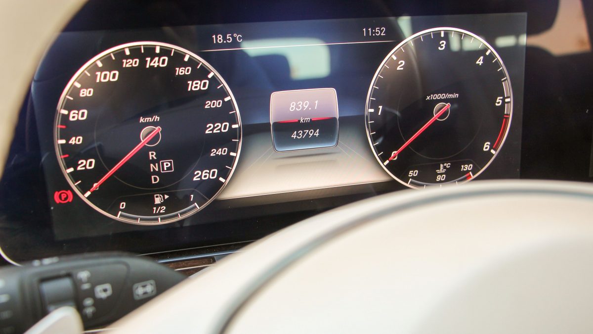 MERCEDES-BENZ E-OSZTÁLY