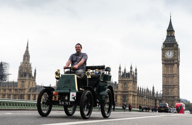 Újra úton a Renault 118 éves Type C-je!