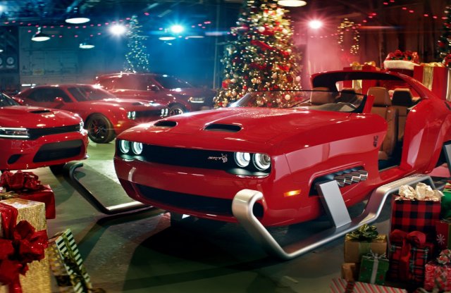 Idén Dodge Challengerrel jön a Mikulás!
