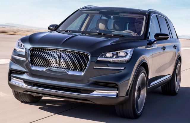 Egy szimfonikus zenekar bújt el a Lincoln Aviatorban