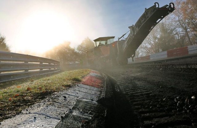 Különös gépek lepték el a Nürburgringet