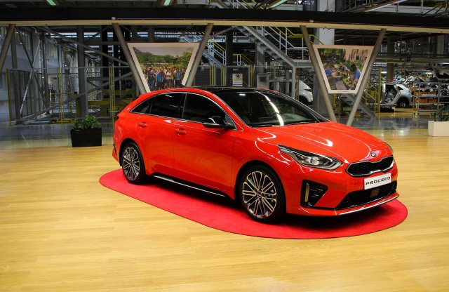 Kia! Kia! SzlováKia! – Elkezdődött az új ProCeed gyártása