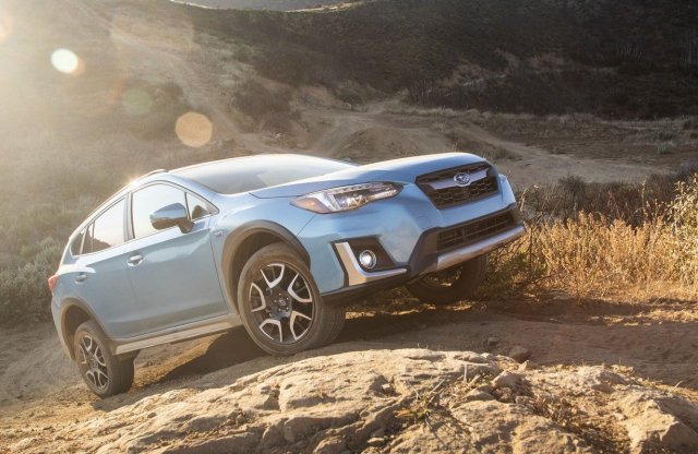 Konnektoros hibridet mutatott be a Subaru
