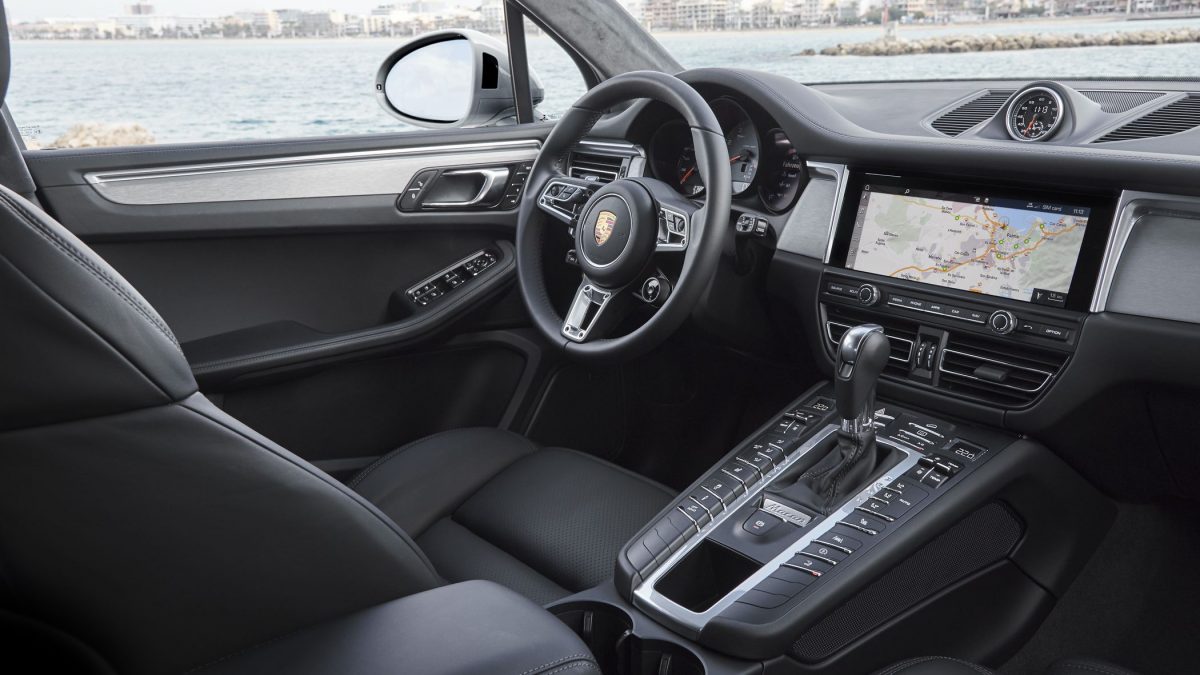 PORSCHE MACAN