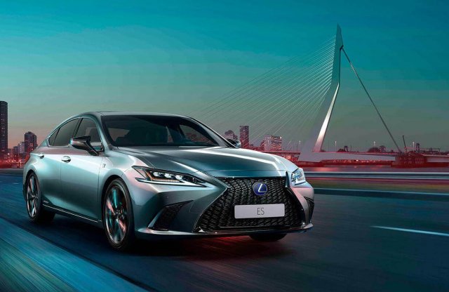 A Lexus ES lett az Év Autója, Kínában