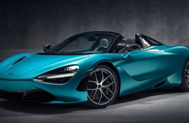 Előbb ér 200 km/órára, mint nyitja ki a tetejét