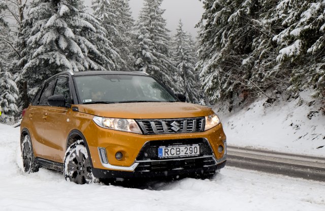 Terepen és hóban is vallattuk a Suzuki Vitara 4WD-t