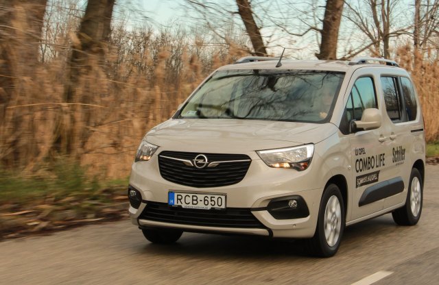 Ez most a legjobb vétel? Próbán az Opel legújabb családi autója