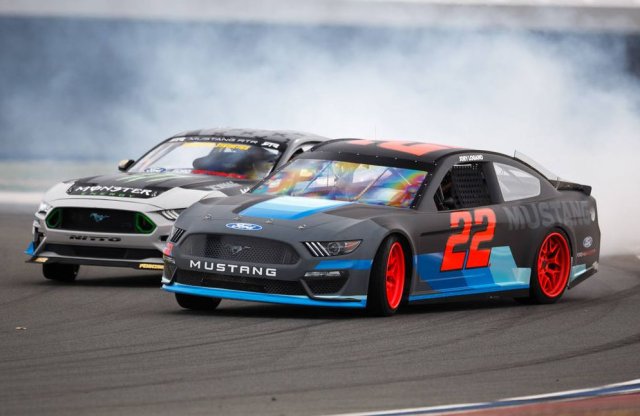 Bajnoki gumiégetés kékoválos módra