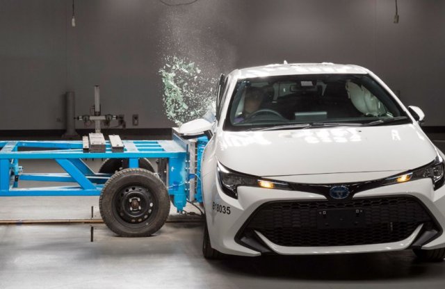 Jól törik az új Toyota Corolla