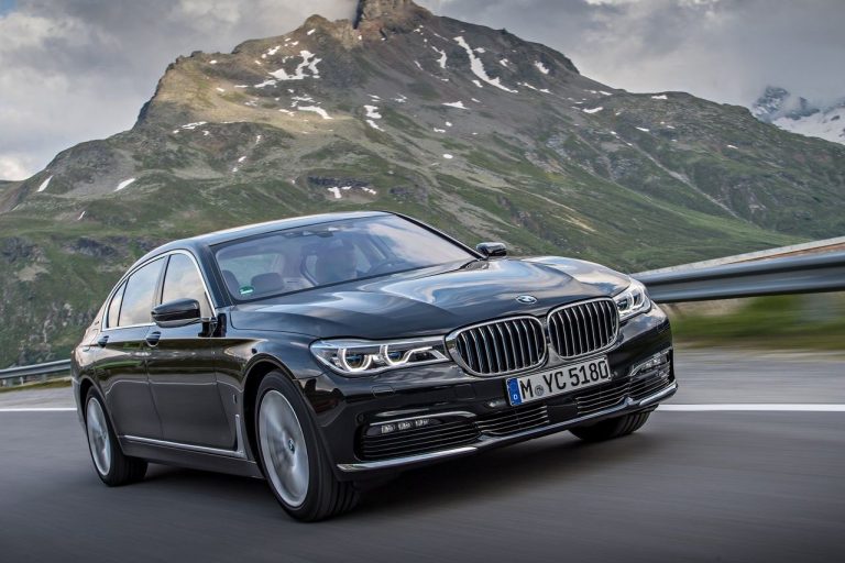 745e néven jöhet a frissített hibrid 7-es