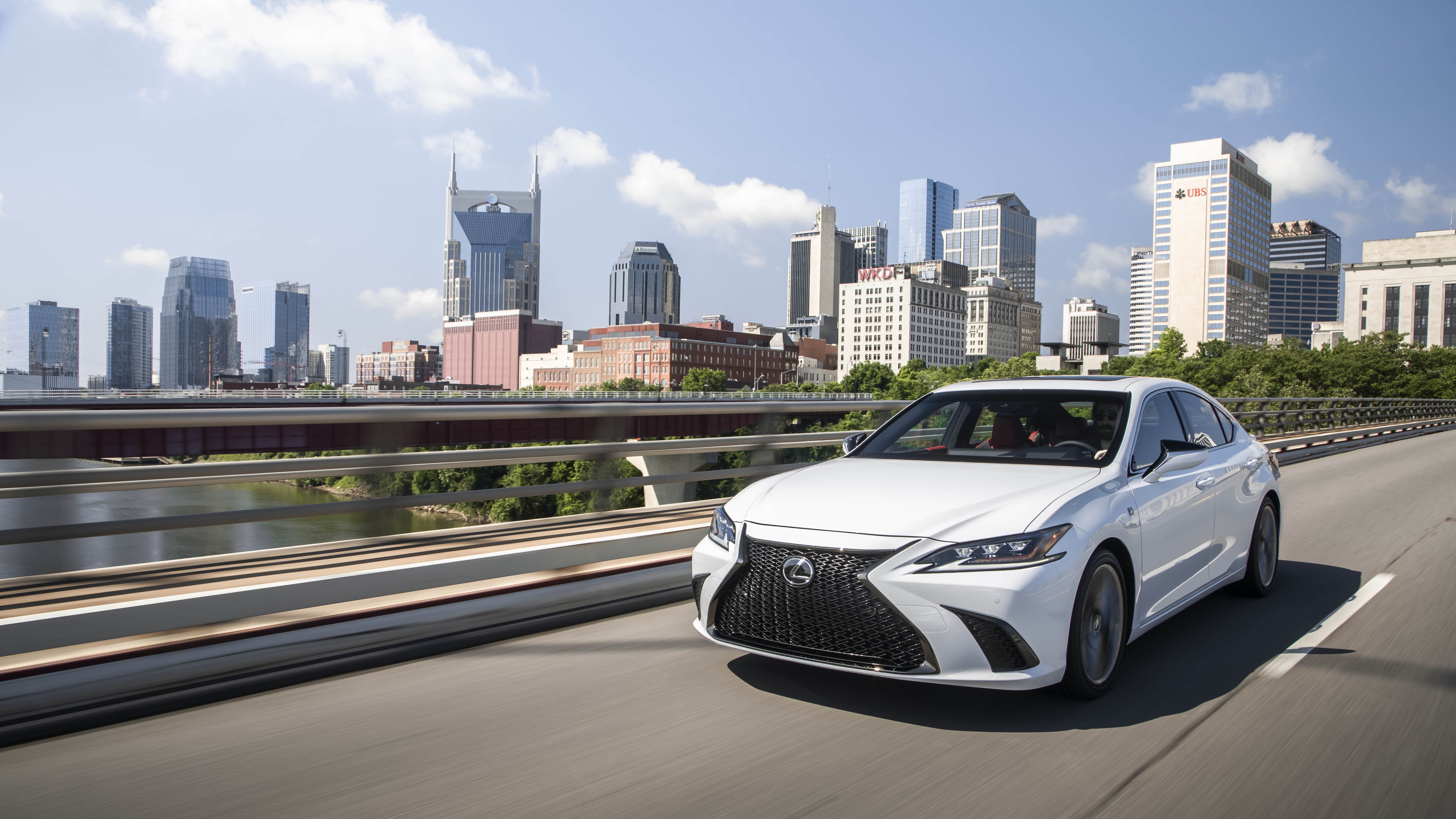 A Lexus a legkiválóbb autómárka Amerikában, de nyakán a Volvo