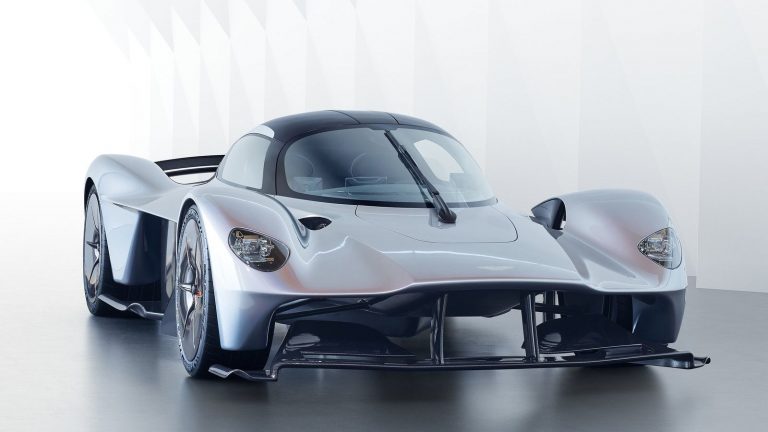 Zene a fülnek: felbőg az Aston Martin Valkyrie!