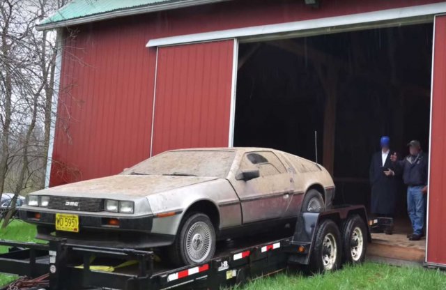 DeLorean a pajtából