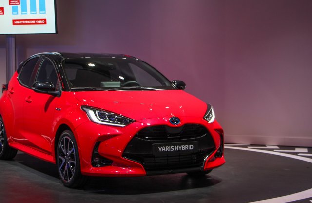 2,9 l/100km fogyasztással jön az új Toyota Yaris