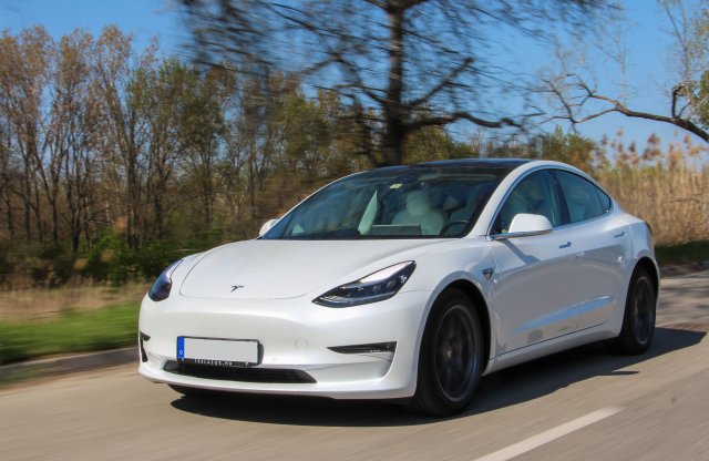 Teslát állami támogatással? Már itthon is veheted így!