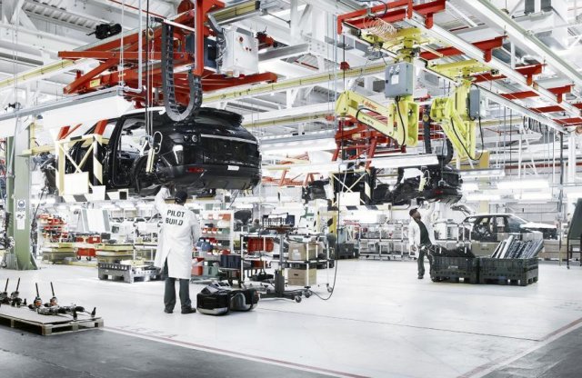 Visszafogja a gyártást a Jaguar Land Rover is