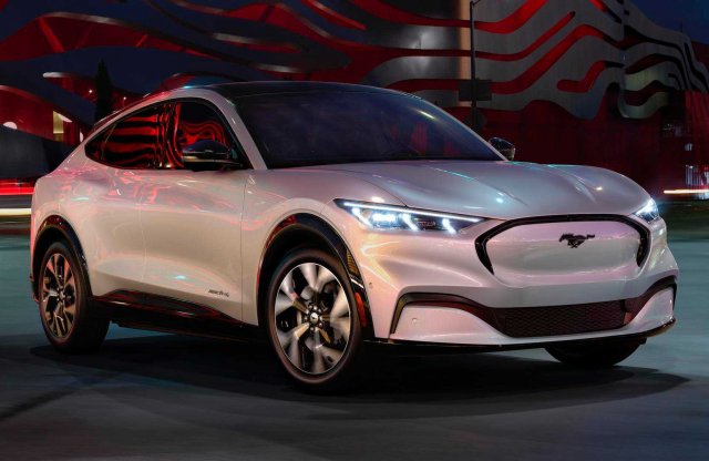 Európában kezdik a Ford Mustang Mach-E forgalmazását