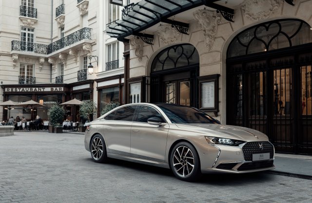 Fenséges limuzin érkezett a DS kínálatába