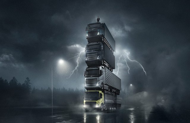 Így pakolj egymásra négy kamiont!