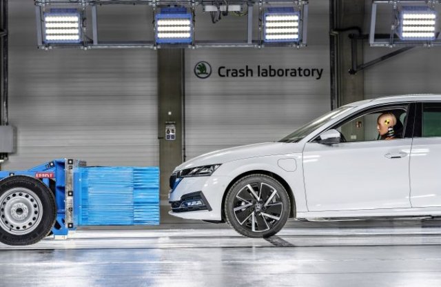 Új laborban zúzzák le a Skodákat
