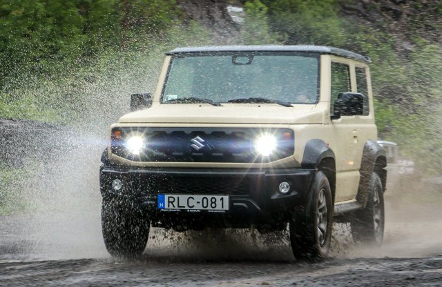 Őrült összegeket fizetnek az új Jimny-ért, hogy ne kelljen várni