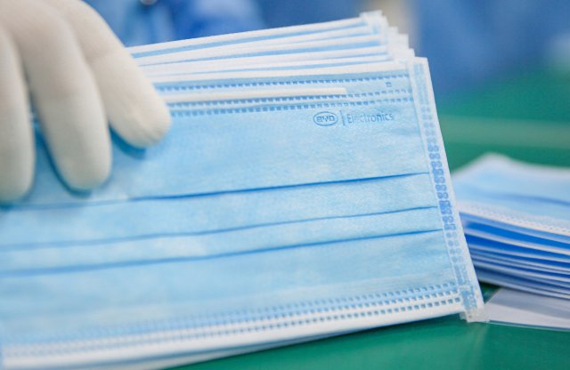 Napi ötmillió arcmaszkot gyárt a kínai BYD