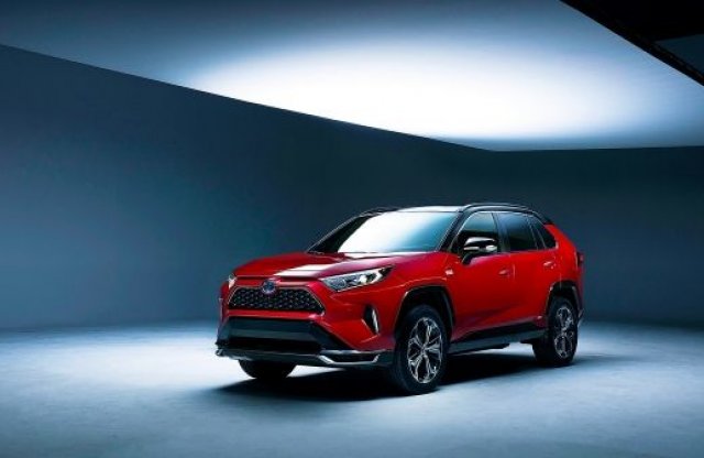 Mindeközben - A Toyota forradalmasítja az autófényezést!