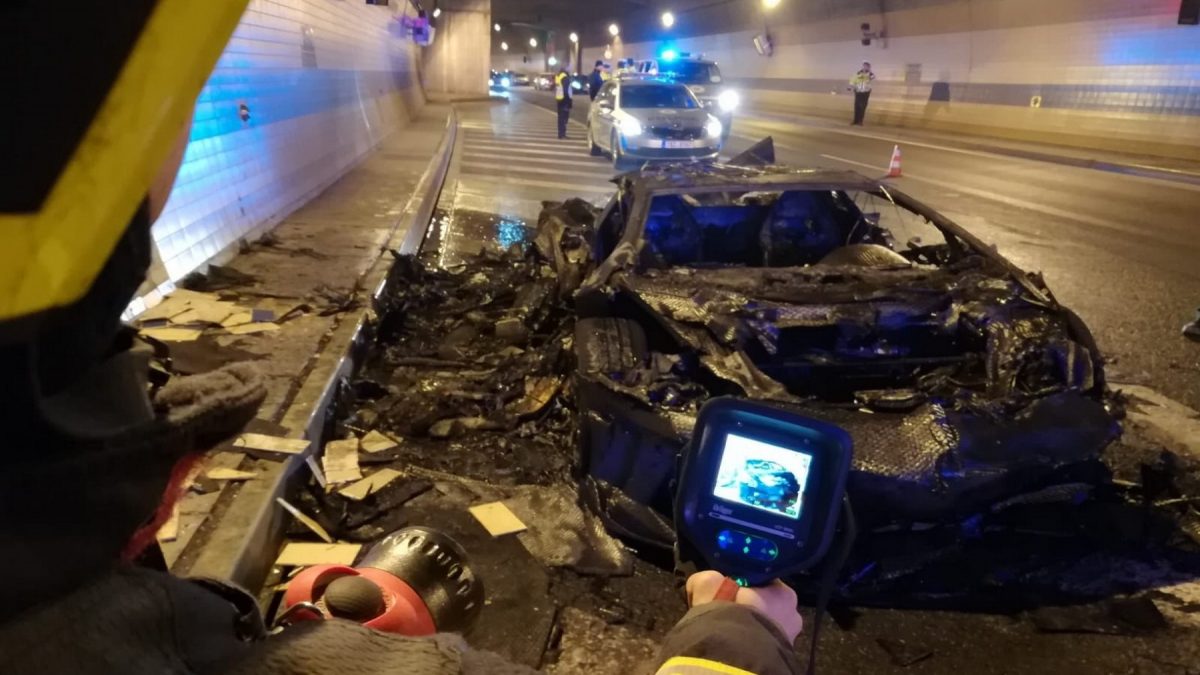 LAMBORGHINI AVENTADOR