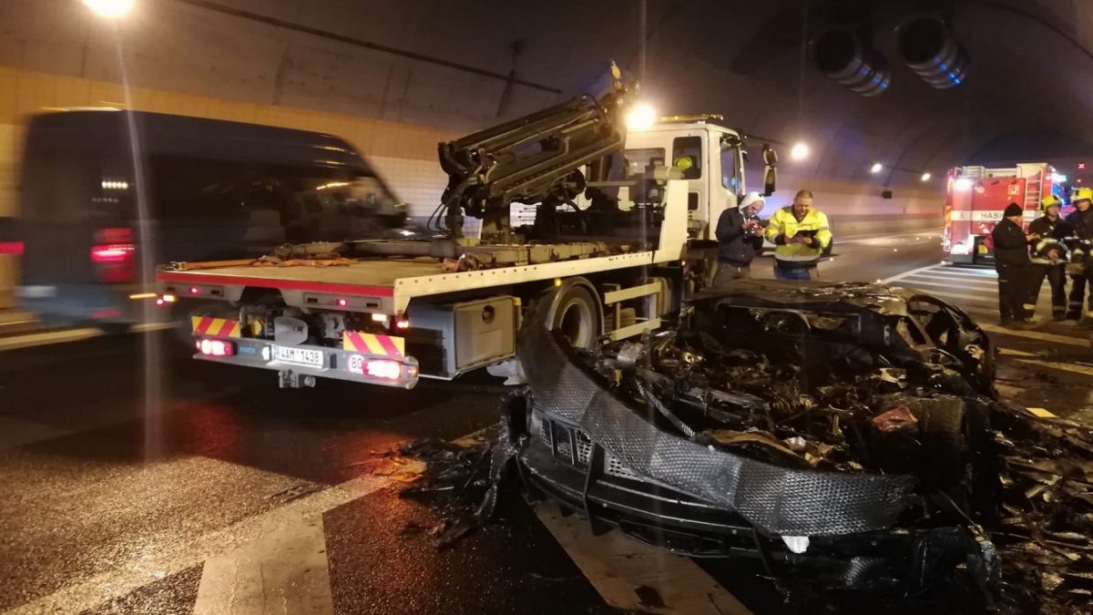 LAMBORGHINI AVENTADOR