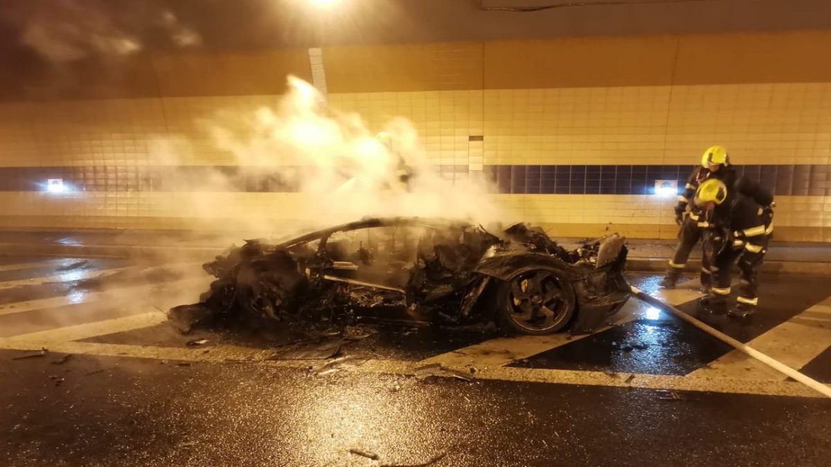 LAMBORGHINI AVENTADOR