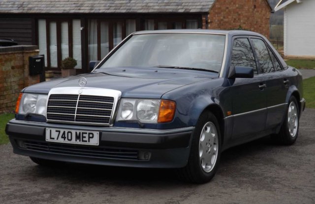 Hírességek autói kerülnek kalapács alá