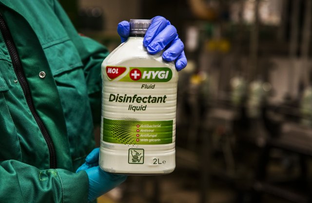 Már kéz- és felületfertőtlenítő szereket is gyárt a MOL