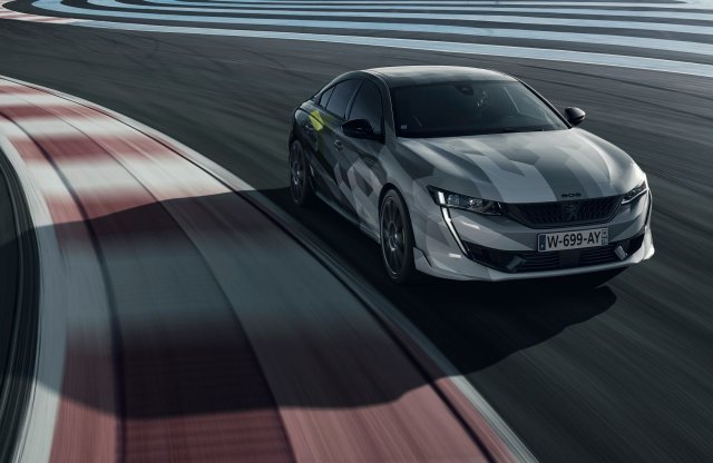 Friss fotókon dönget az új sport Peugeot